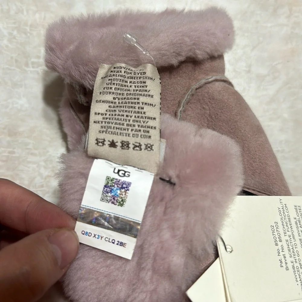 UGG, Sheepskin Exposed Seam Glove, Pink, NEW!!